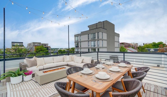 Luxe 6-BR + Rooftop Patio | Parking | Metro