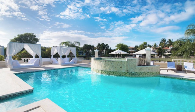 Luxe All-Inclusive Villa w/Private Pool & Hot Tub