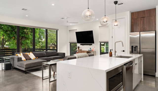 Luxe Austin Riverside House w/Skyline Deck