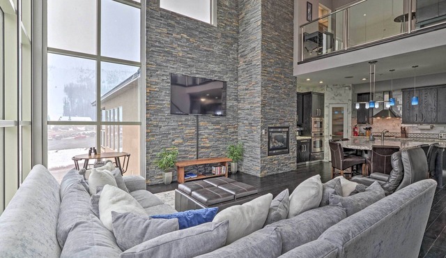 Luxe Brian Head Escape w/Hot Tub & Mtn Views