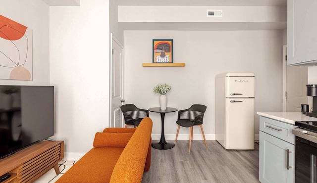 Luxe & Convenience Center City | GlobeNest