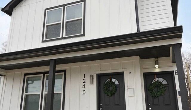 Luxe Downtown Townhome-Sleeps 6 Brand New Build!