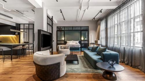 Luxe Executive Hideaway 2 Bed 2 Bath