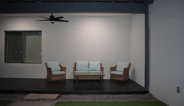 Luxe Home | Central PHX| Garage + Yard | Sleeps 12