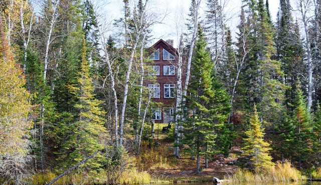 LUXE LAKE Lodge -Jacuzzi-Fireplace-Pool Table-PingPong-Wifi-Trails-Quiet