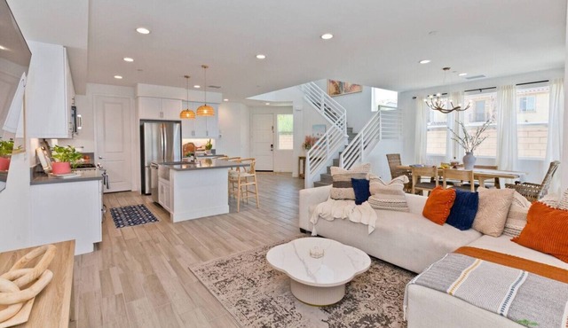 Luxe Lakefront Villa: Views, Heated Pool & Games
