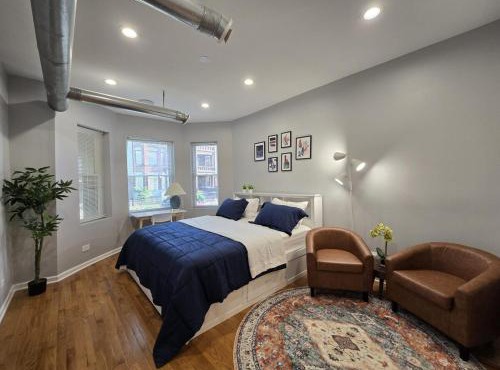Luxe Loft vibe with King Suite - 4BR 3Ba