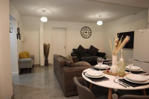 Luxe Lounge