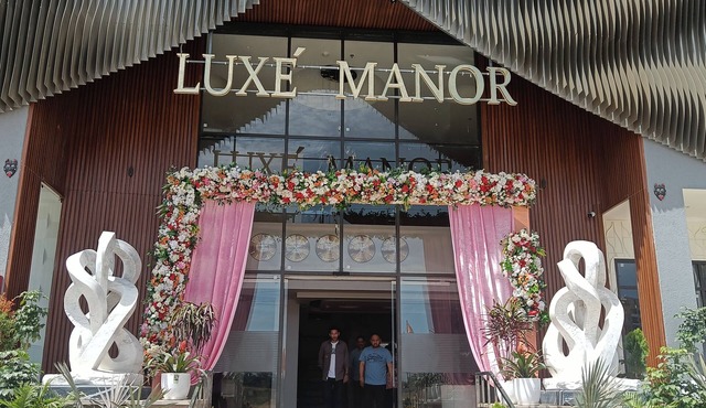 Luxe Manor