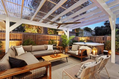 Luxe Modern Home Private Hot Tub