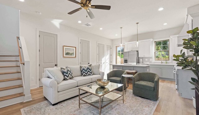 Luxe Oaks | Walk to River Ranch | Premier Host | EV Charger