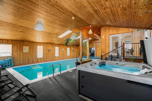 Luxe Paradise - Indoor Pool - Hotub - Sauna - Gym - Games