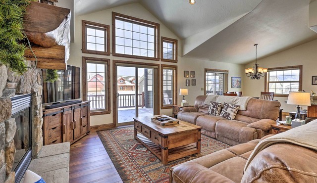 Luxe Rocky Mtn Retreat w/Hot Tub - By Winter Park