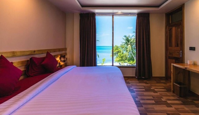 Luxe Seaview - Beachfront villa in Dhangethi (bnb)