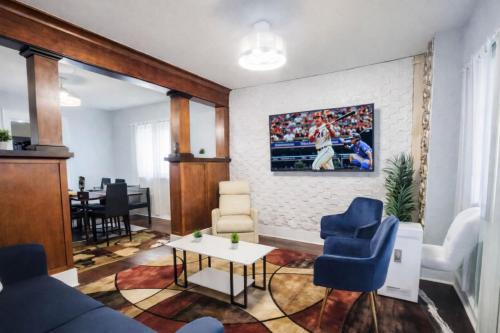 Luxe Stay Near Airport and Downtown