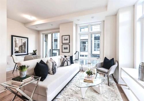 Luxe Toronto Townhome, Rooftop Terrace, Parking