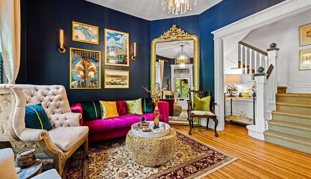 Luxe Victorian Escape Mins to UL/Downtown Firepit Hot Tub Speakeasy