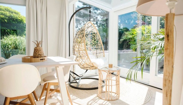Luxe villa op rustige locatie. Boothuur optioneel.