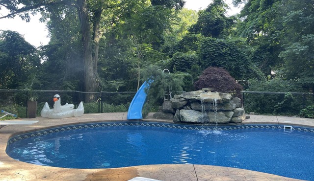 Luxe Villa Private Heated Pool HotTub 30 Min to NYCn