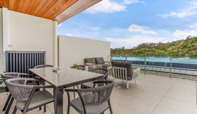 Luxe Waterfront Home with Bay Views and Carpark