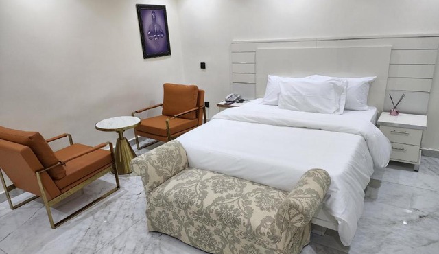 LUXOL HOMES&SUITES