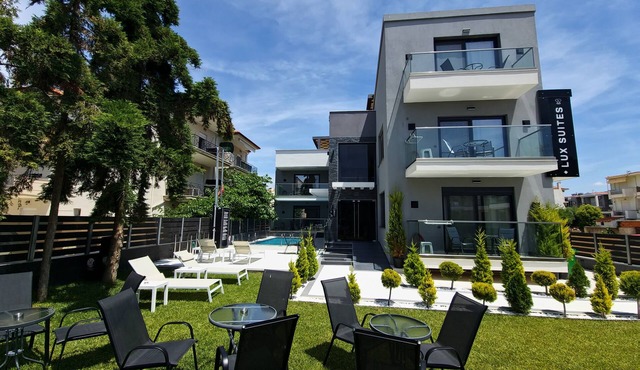 LUXSUITES