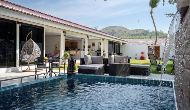 Luxure Villa Room 5 Exterior– Pool & Shared Kitchen