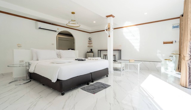 Luxure Villa Rooms 3 – Pool & Shared Kitchen