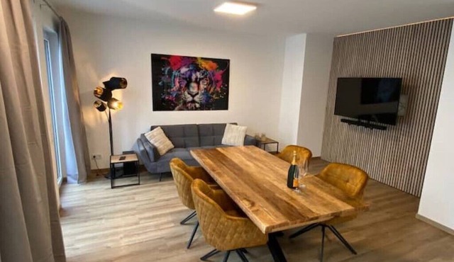 Luxuriöse Wohnung am Flussufer mit Infrarotsauna