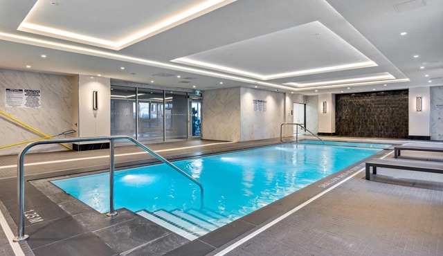 Luxurious 2 Bdrm Condo - Midtown Leaside Toronto
