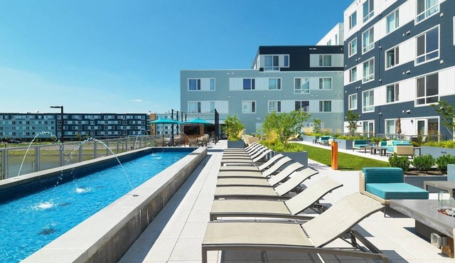 Luxurious 2 bed /2bath with a Beach View