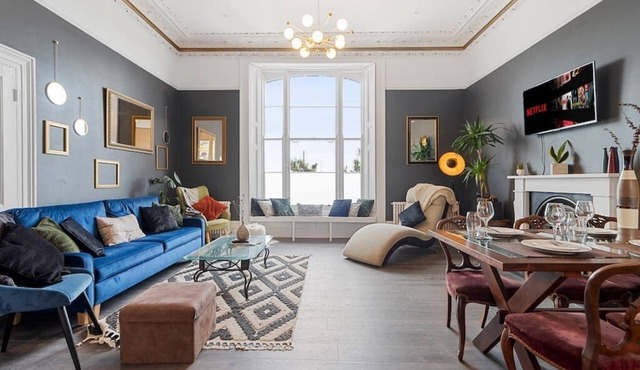 Luxurious 2 Bed Apartment, Free Parking & Netflix