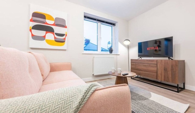 Luxurious 2 Bed | Central Cardiff | Free EV Charge