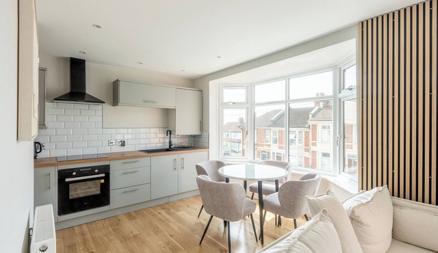Luxurious 2-Bed Flat/Home Away From Home