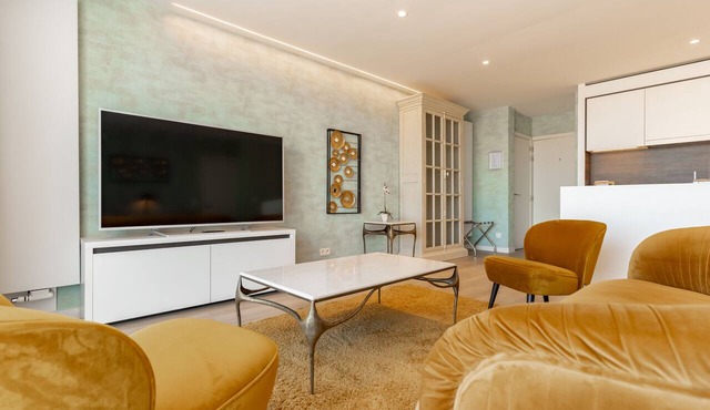 Luxurious 2-bedroom apartment on the sportiest park of the coast