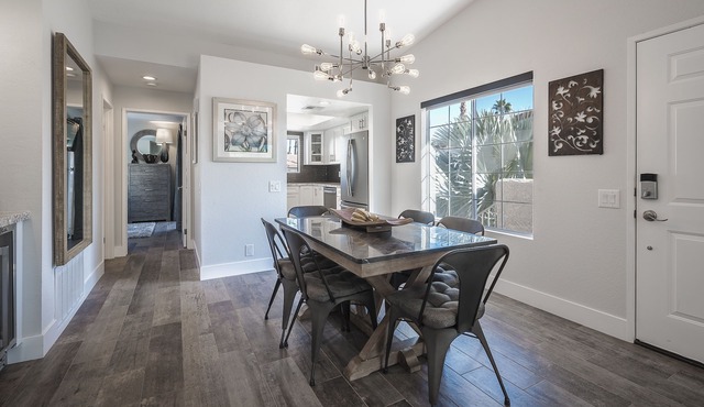 Luxurious 2 bedroom, 2 bath upper unit [7-night min.]