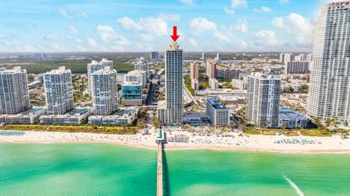 Luxurious 2BD Condo with Direct Ocean Front & Resort Pool in Sunny Isles