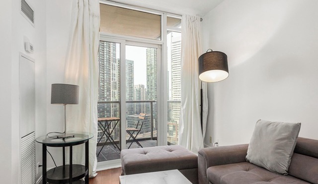 Luxurious 2BR/2BATH Condo- Steps from Square One
