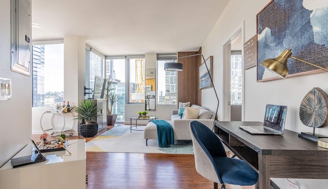 Luxurious 2BR DT Bellevue | City Views, Gym, Pool