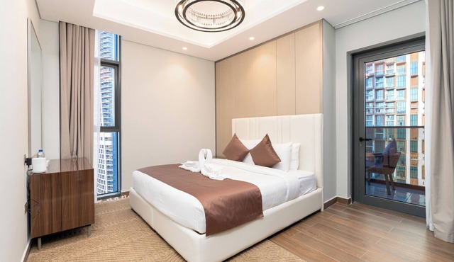 Luxurious 2BR Partial Burj View l King size Bed