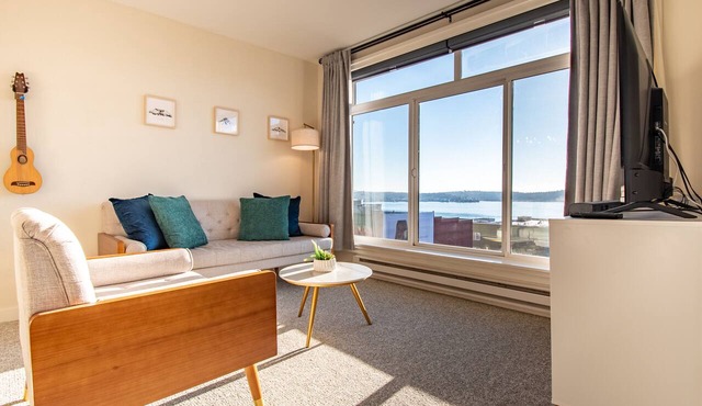 Luxurious 2BR Penthouse with Water View Seattle!