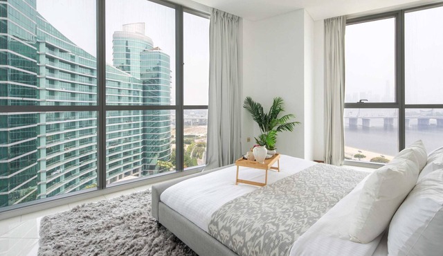 Luxurious 2BR w/Amazing Dubai Creek Views!