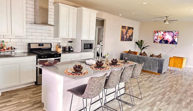 Luxurious 3 bed room home near medical center