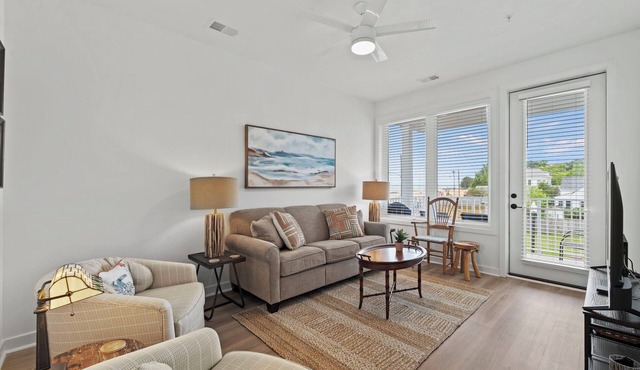 Luxurious 3 Bedroom Riverfront Condo with Private Deck
