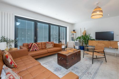 Luxurious 3BDR 3BATH Hounslow by the Airport