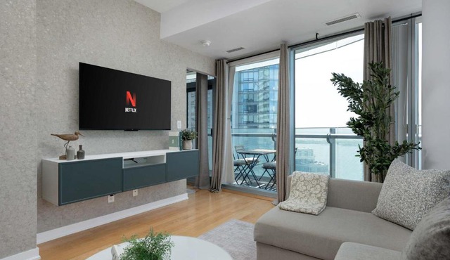 Luxurious 3BR 2BA Skyline view Condo by CN Tower