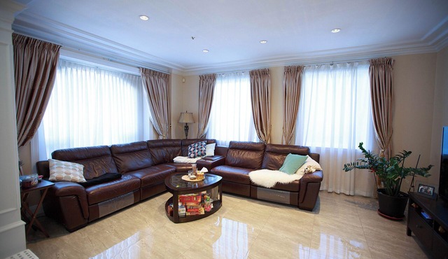 Luxurious 3BR House w/Balcony, Garden in Sunset Vancouver