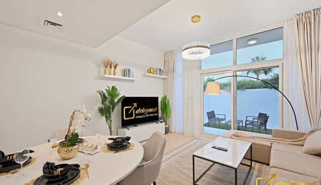 Luxurious 3BR Villa Getaway in DH2 by Deleguest