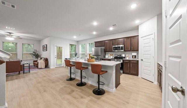 Luxurious 4 Bed Duplex Getaway!
