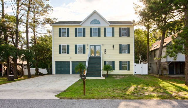 Luxurious 4 BR Family Retreat with Pool